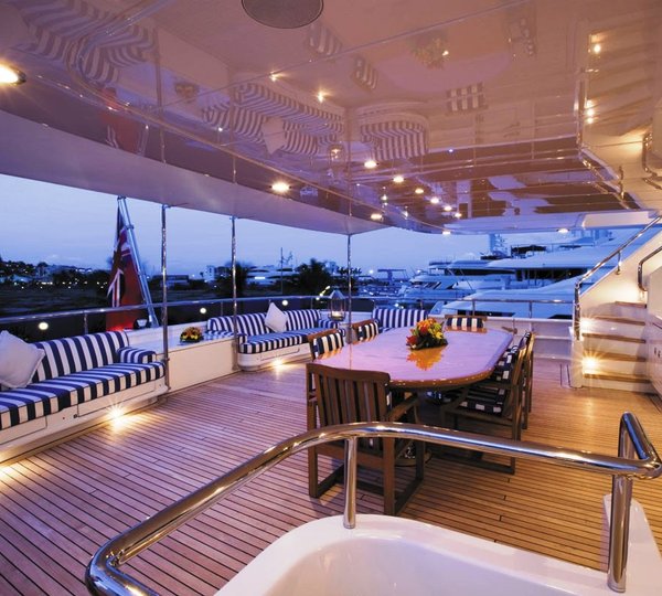 LADY ANN MAGEE Exterior Salon and Dining