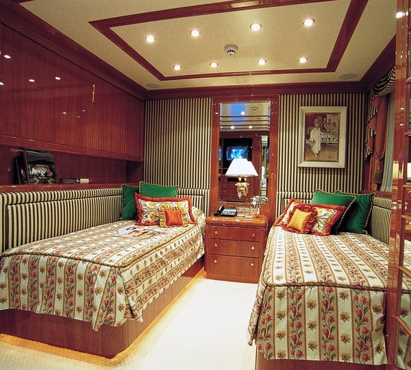 LADY ANN MAGEE  Twin 2