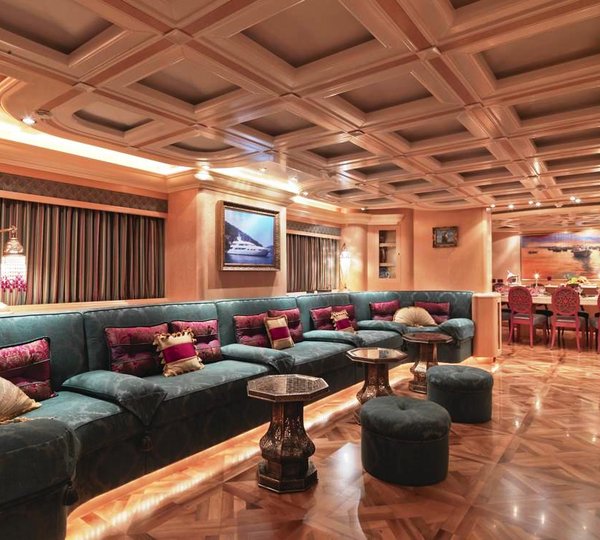 LADY FERYAL -  Main salon