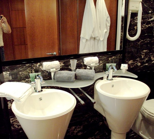 LADY KATANA - Bathroom