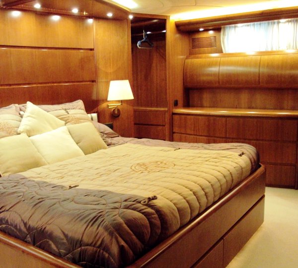 LADY KATANA - Master Cabin