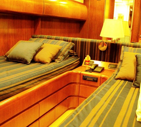 LADY KATANA - Twin Cabin