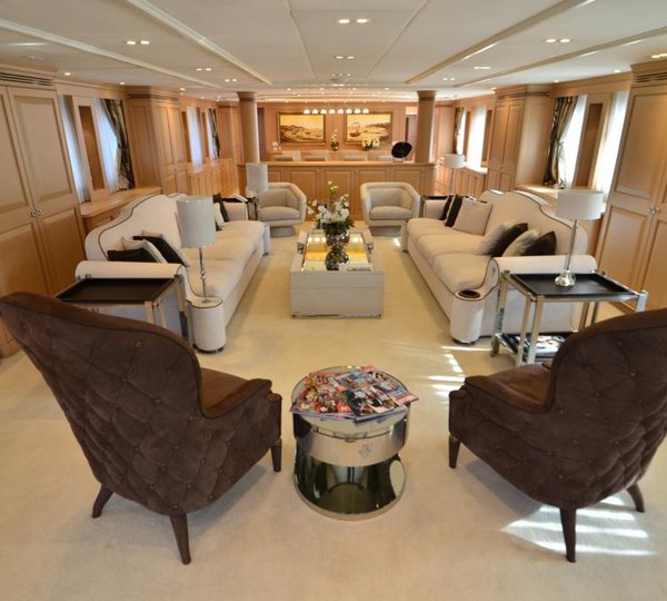 LADY KATERINA -  Main Salon 2