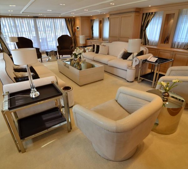 LADY KATERINA -  Main Salon