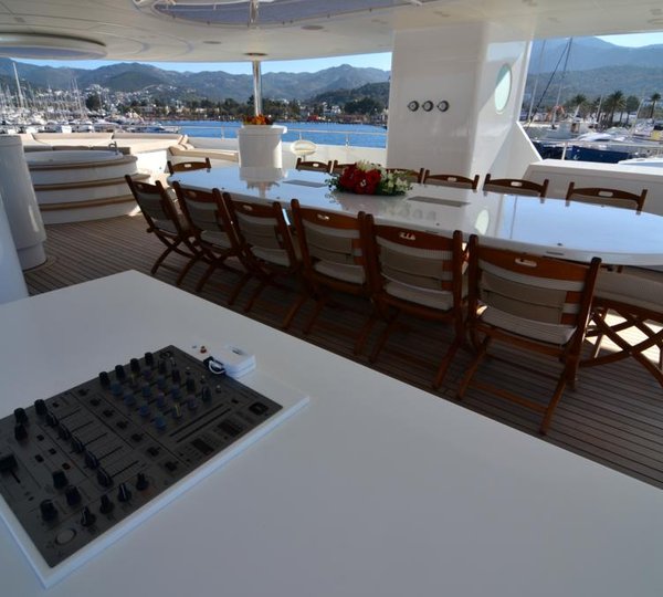 LADY KATERINA - Sundeck Al Fresco Dining