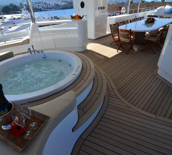 LADY KATERINA -  Sundeck Spa Pool