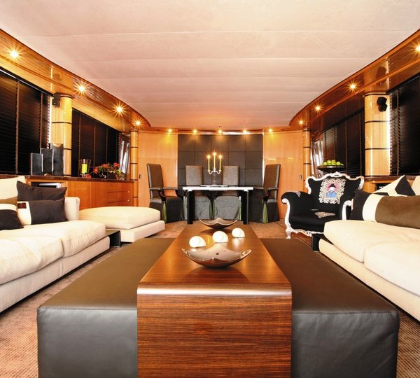 LADY LUCK -  Salon View 2