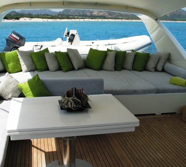 LADY LUCK -  Sundeck Lounge