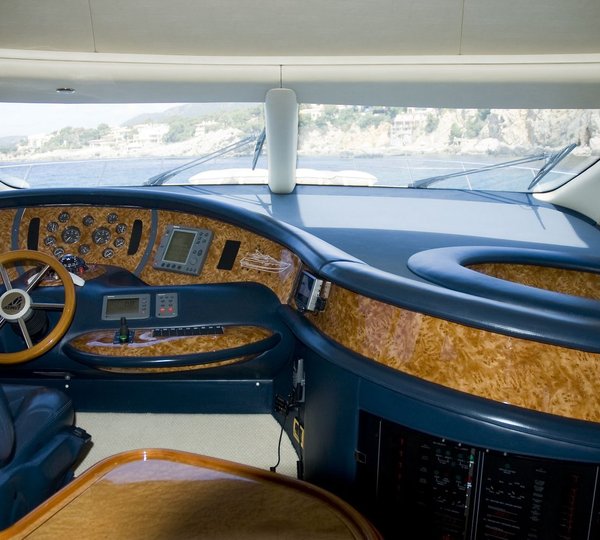 LADY RENEE -  Pilothouse