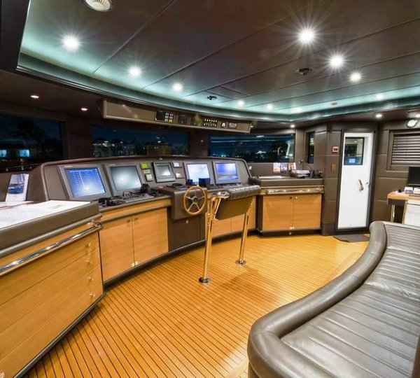 LADY SHEILA -  Pilot House