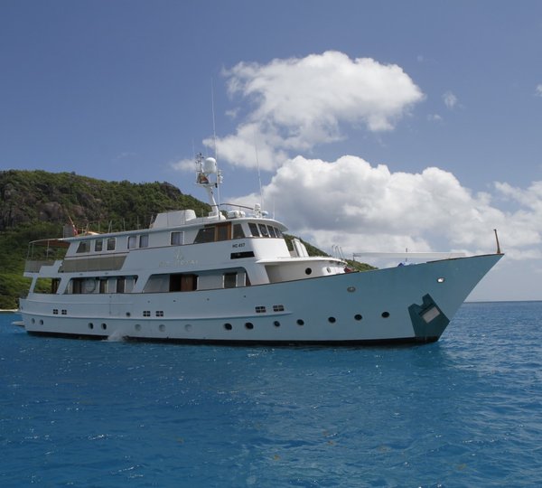 LE KIR ROYAL -  Main