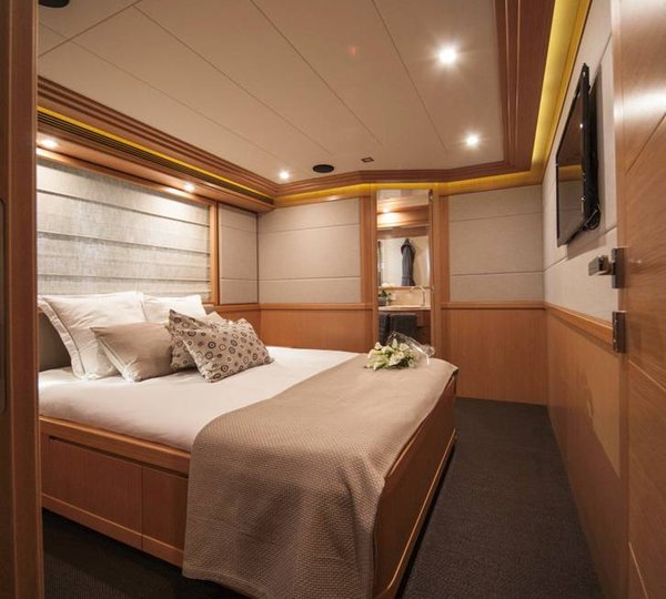 LE PETIT BATEAU - Double Cabin