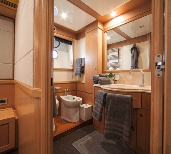 LE PETIT BATEAU - Double cabin Ensuite