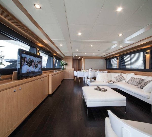 LE PETIT BATEAU - Main Salon