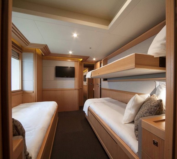 LE PETIT BATEAU - Twin Cabin 2