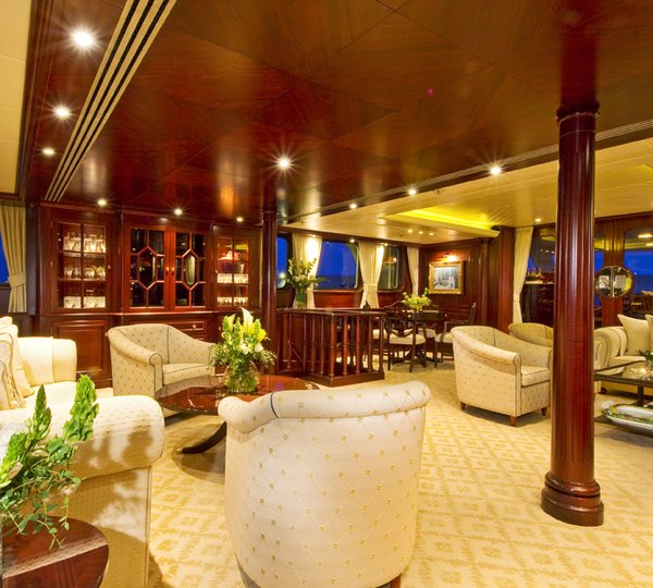 LEGEND - Main Salon 2