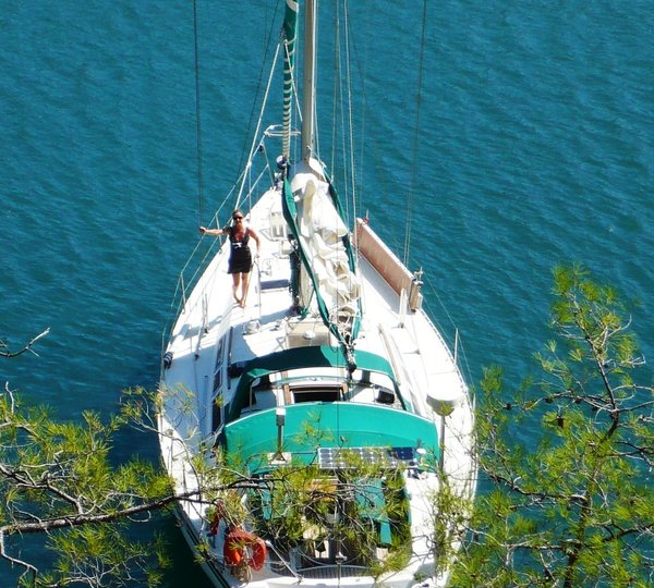 LIBERTAS -  At Anchor