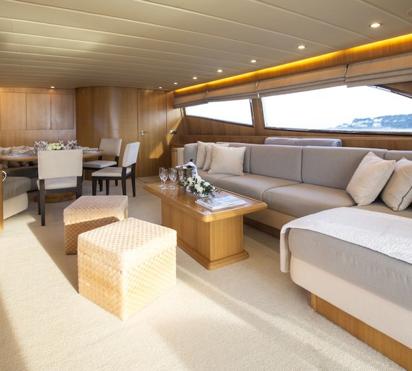 LITTLE JEMS yacht - saloon
