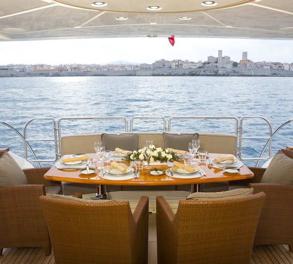 LITTLE JEMS - dining al fresco