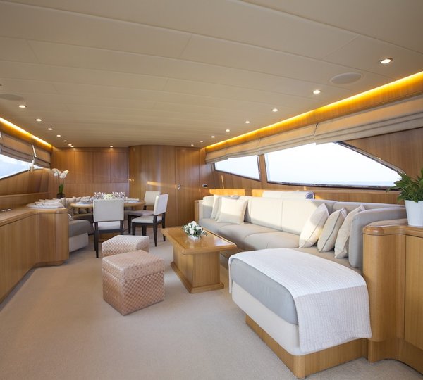 LITTLE JEMS - saloon