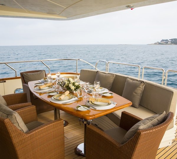 LITTLE JEMS superyacht - outdoor dining