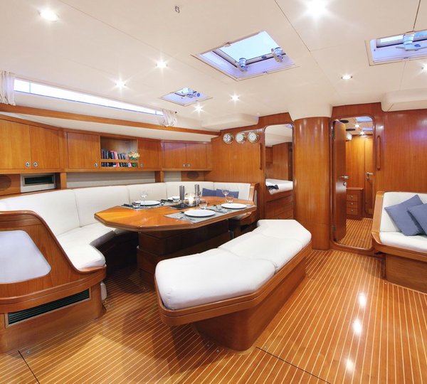 LUPA OF LONDON Salon