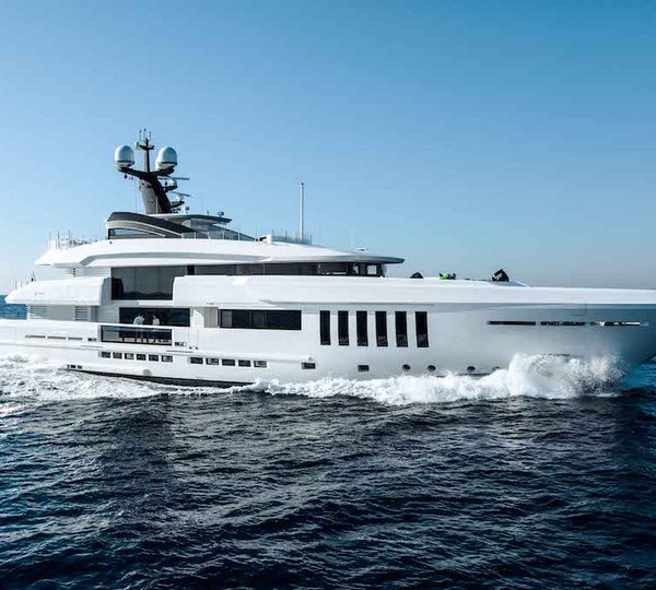 LUXURY CHARTER YACHT OURANOS PROFILE VIEW