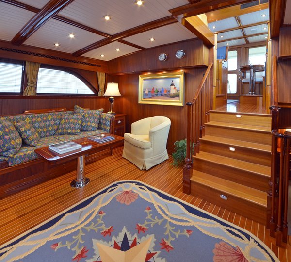 LYMAN MORSE Yacht EXCELLENCE - Lower Salon Seating