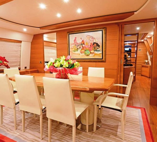 Lady Emma - Dining area