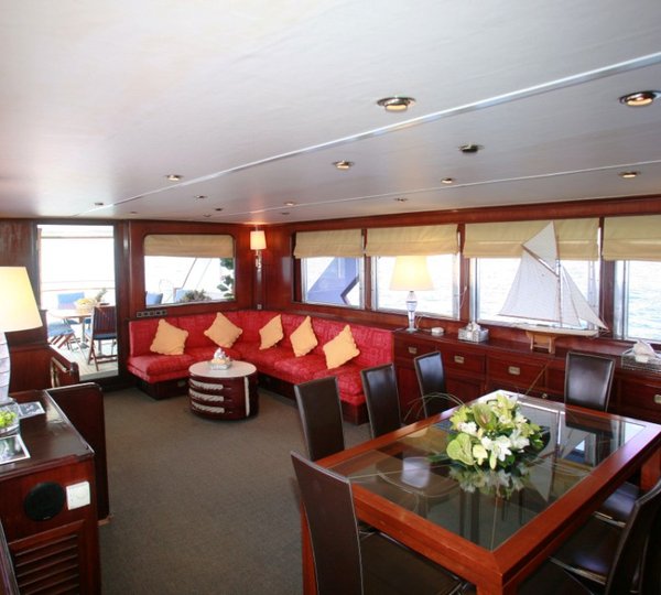 Lady Roxanne -  Salon View 2