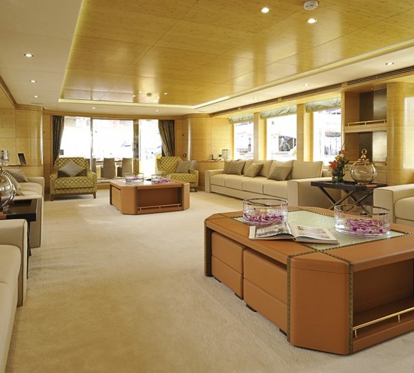 Lady Tahiti Yacht - Main Saloon