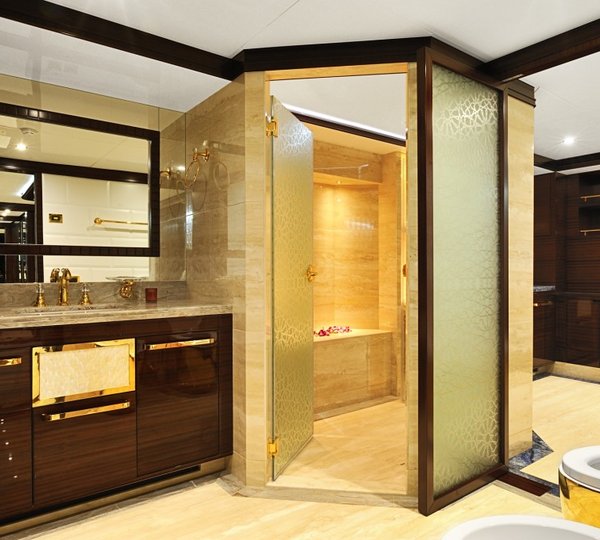 Lady Tahiti Yacht - owners en suite