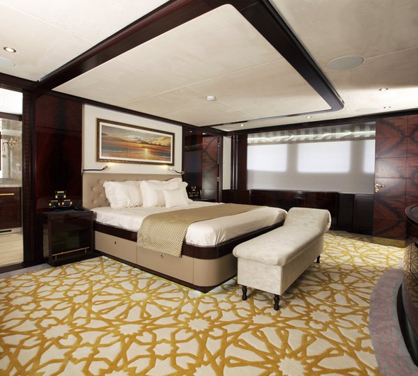 Lady Tahiti Yacht - owners stateroom