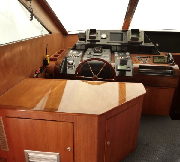 Lady Tatiana of London -  Pilothouse