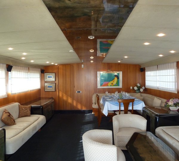 Lady Tatiana of London -  Salon