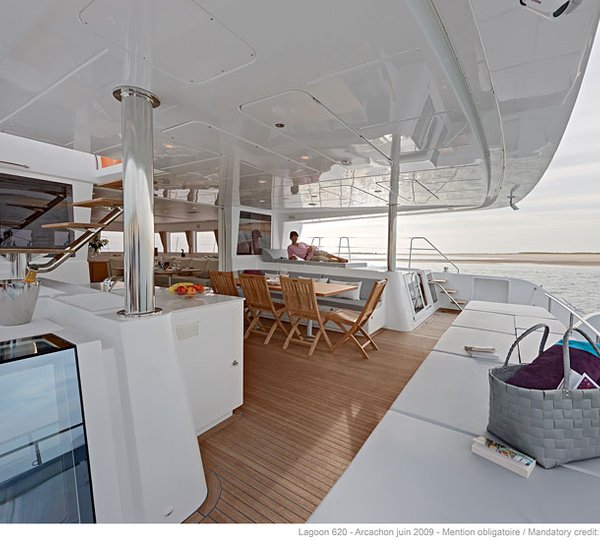 Lagoon 620 aftdeck (sistership)