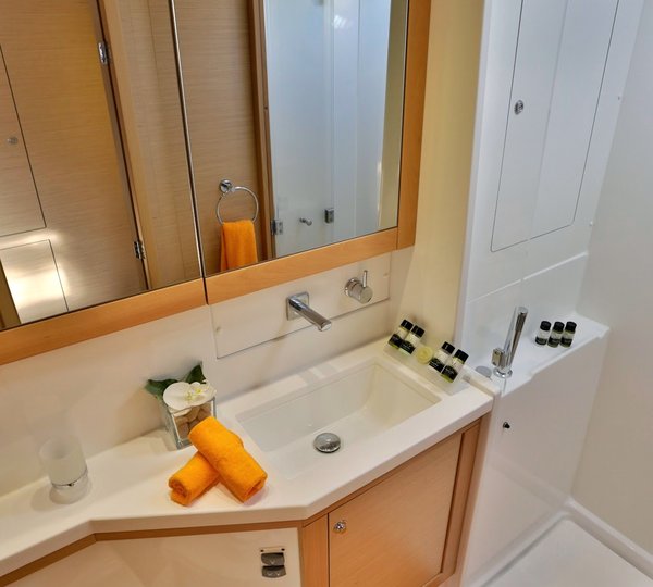 Lagoon catamaran NEW HORIZONS - 013