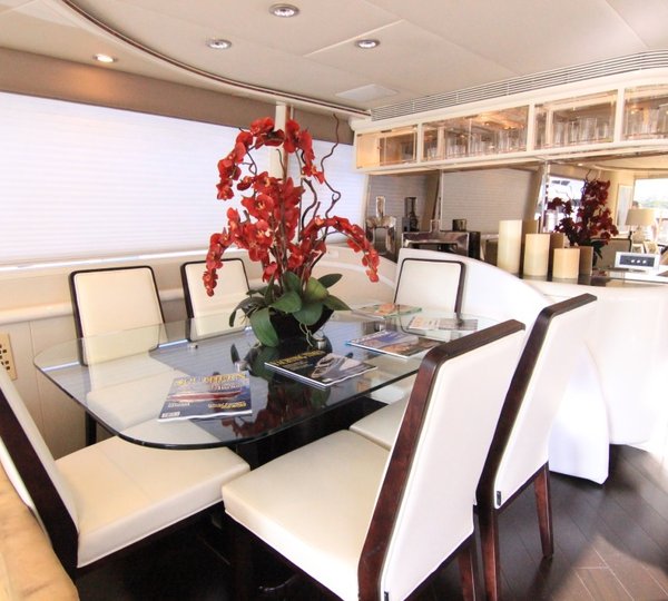 Lazzara 76 PLAN B - Dining