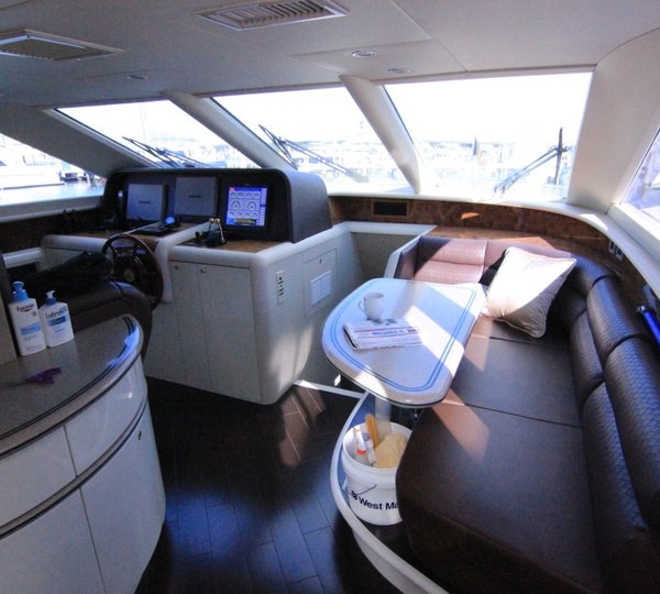 Lazzara 76 PLAN B - Galley 1