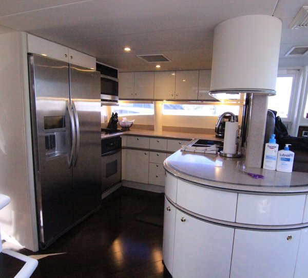 Lazzara 76 PLAN B - Galley 2