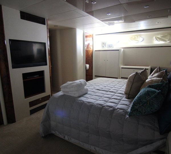 Lazzara 76 PLAN B - Master Stateroom 2