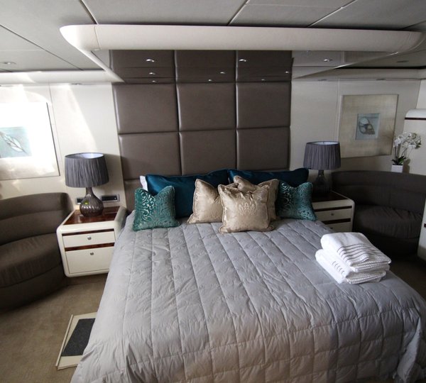 Lazzara 76 PLAN B - Master Stateroom