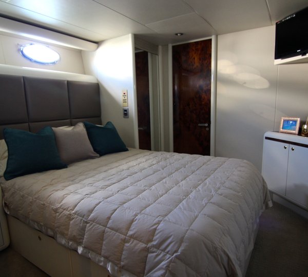 Lazzara 76 PLAN B - Stateroom Queen