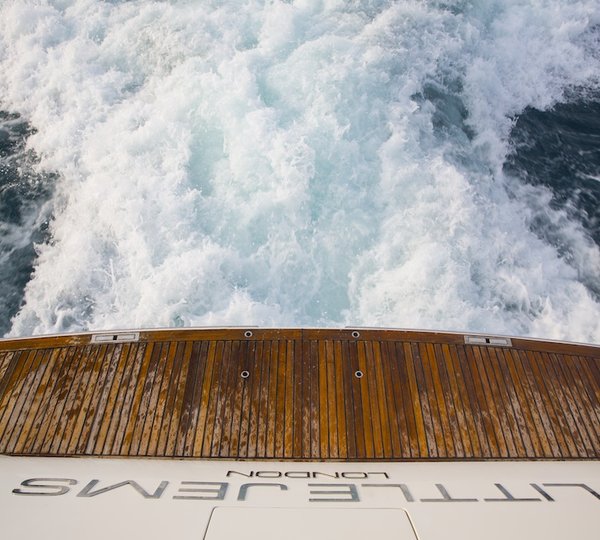 Little Jems yacht - beach platform