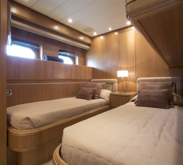 Little Jems yacht - twin cabin