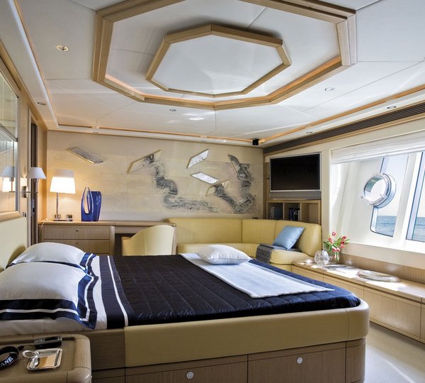 Luxurious cabins aboard Ferretti 881 RPH superyacht