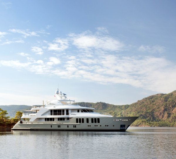 Luxury CMB Motor yacht ORIENT STAR - Profile starboard side