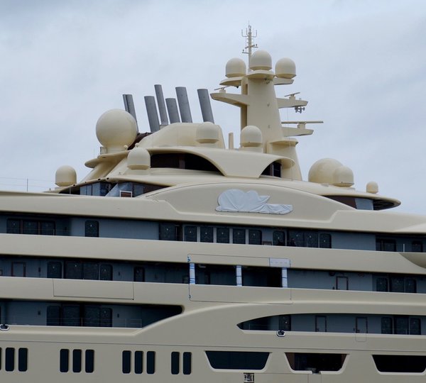 Luxury Super Yacht OMAR - Photo by DrDuu