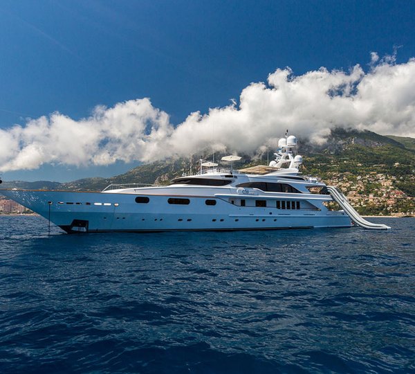 Luxury Superyacht QM OF LONDON