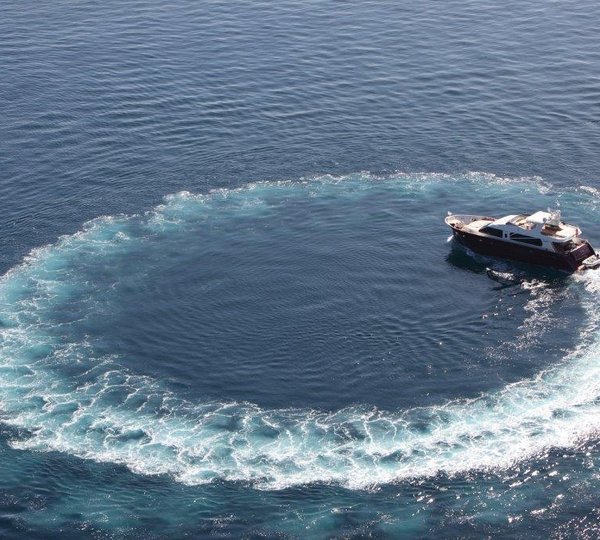 Luxury Yacht Aria - aerial view